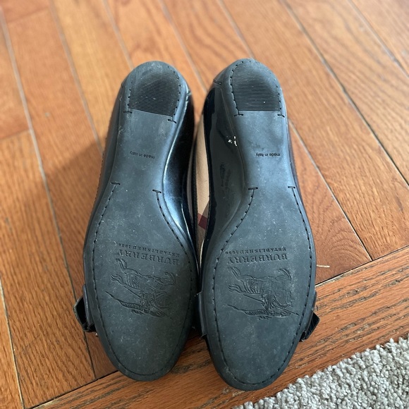 Authentic  Burberry flats - Picture 6 of 6
